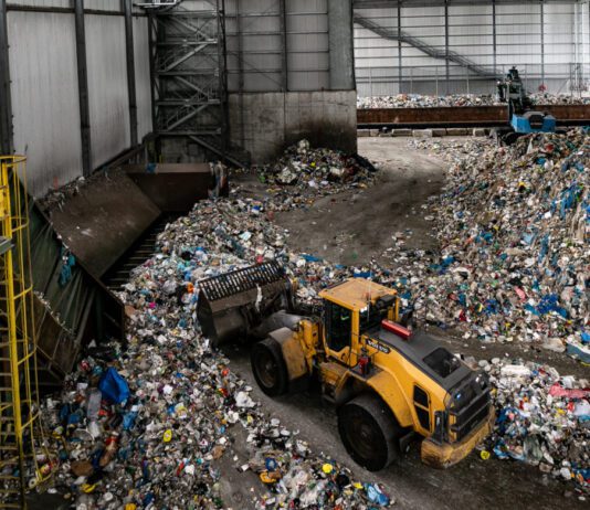 Борьба с отходами: как перерабатывают мусор в Куинсе