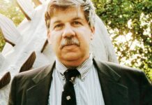 From Evolution to Revolution: A Biography of Paleontologist and Biologist Stephen Gould