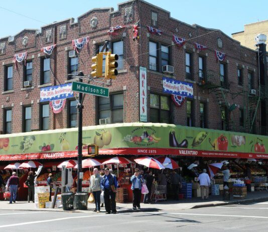Valentino Food Market – один із найстаріших овочево-фруктових ринків Квінза