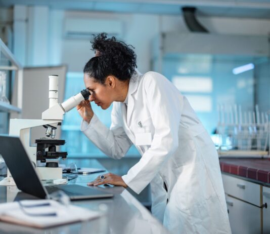 Біографія Захри Закері – біологині Квінза