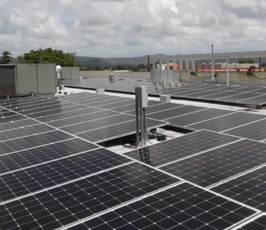 Устанавливает солнечные панели с высокой эффективностью: история Sustainable Solar and Storage