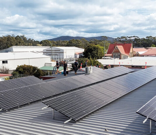 Как в Куинсе работает компания солнечной энергетики Advanced Solar Solutions