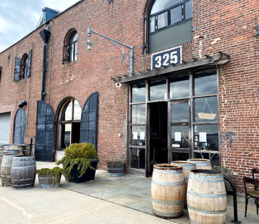 Лучшие винодельни Куинса и окрестностей